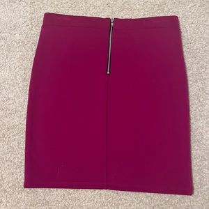 NWOT  Beautiful & flattering forever 21 skirt with back side zipper size large